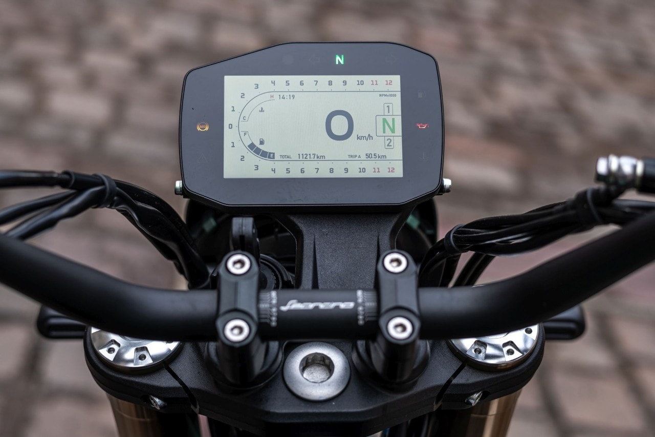 Benelli Leoncino 800 VS CFMOTO 700CL-X Heritage: prova a prendermi!